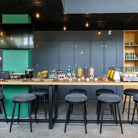 Western M-treize Paris Otel